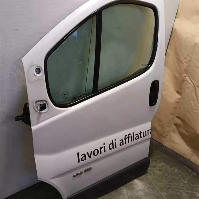 Porta anteriore sinistra