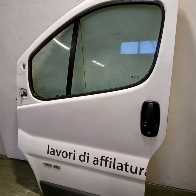 Porta anteriore sinistra