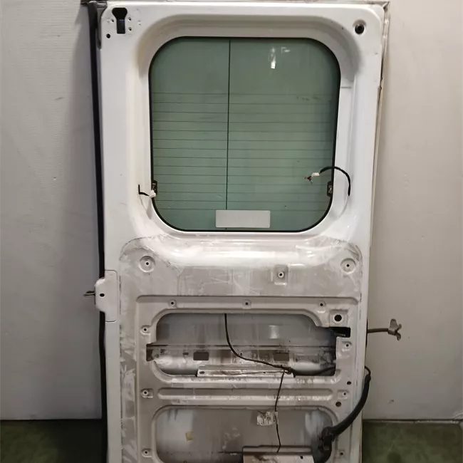 Porta carico posteriore a battente sinistra