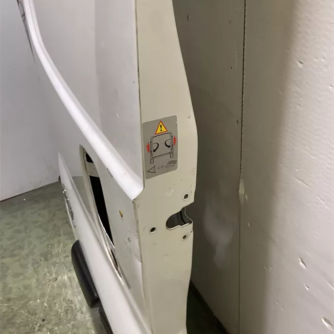 Porta carico posteriore a battente sinistra Lamierato