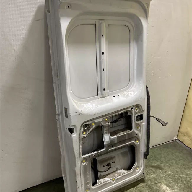 Porta carico posteriore a battente sinistra Lamierato