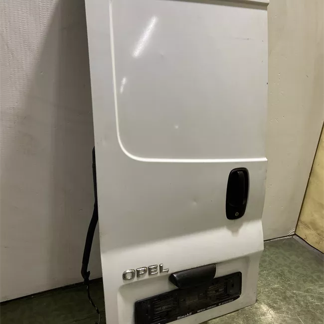 Porta carico posteriore a battente sinistra