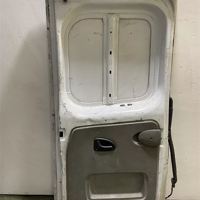 Porta carico posteriore a battente sinistra