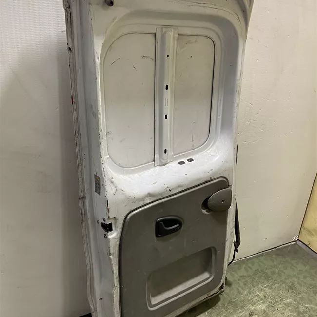 Porta carico posteriore a battente sinistra