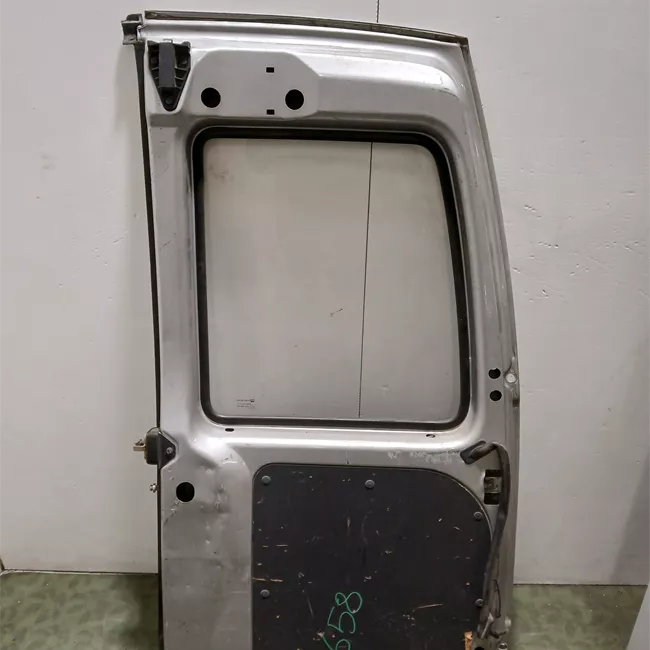 Porta carico posteriore a battente sinistra