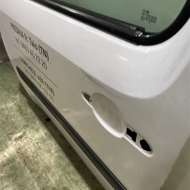 Porta anteriore sinistra