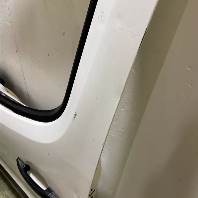 Porta anteriore sinistra