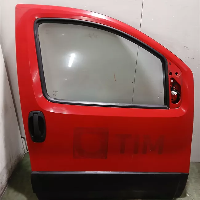 Porta anteriore destra