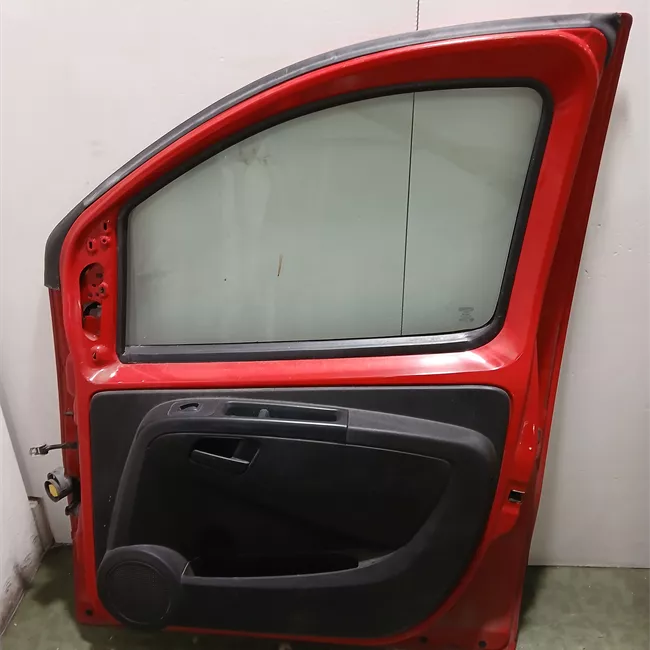 Porta anteriore destra