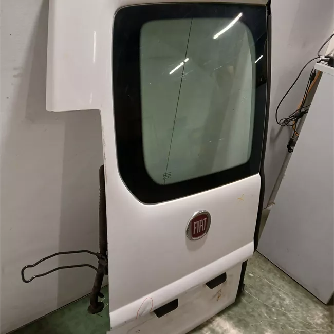 Porta carico posteriore a battente sinistra Vetrata