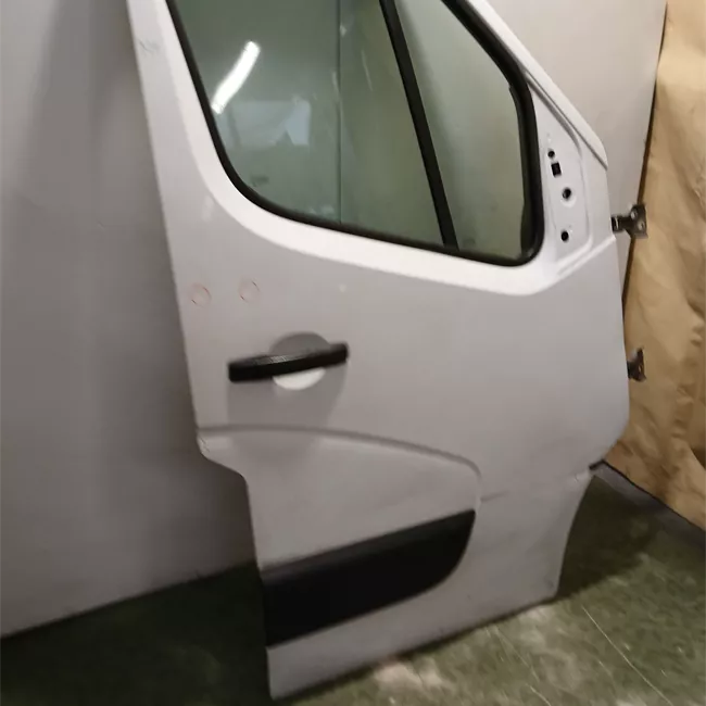 Porta anteriore destra