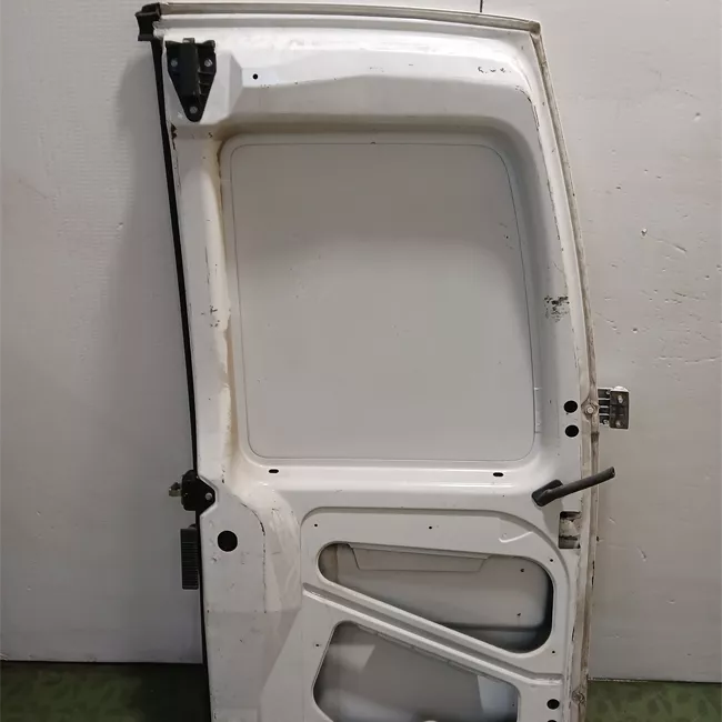 Porta carico posteriore a battente sinistra