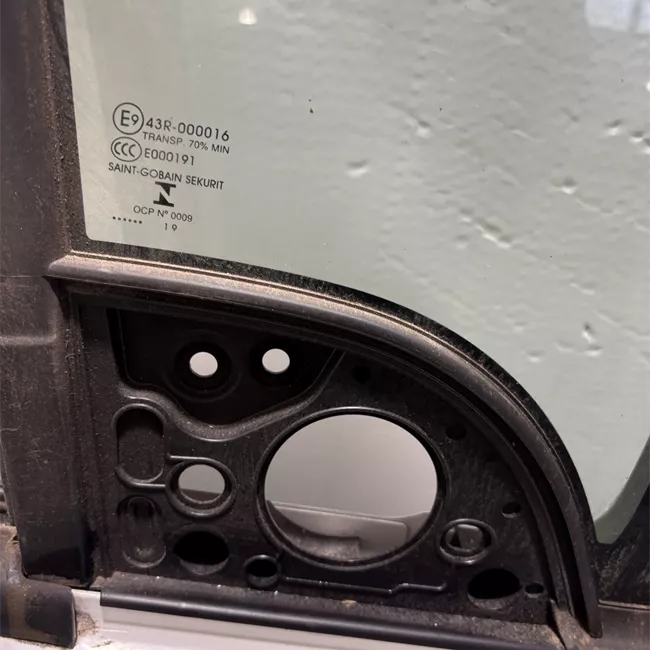 Porta anteriore destra