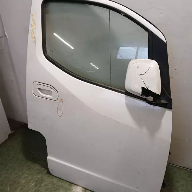 Porta anteriore destra