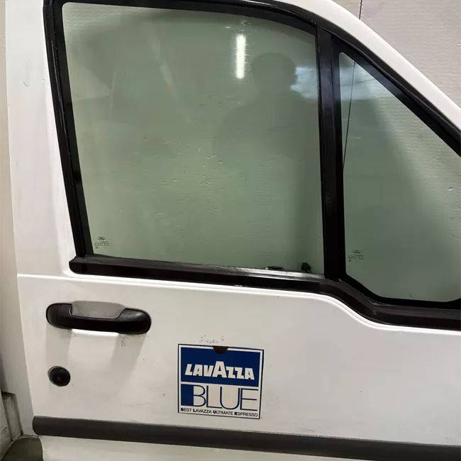 Porta anteriore destra