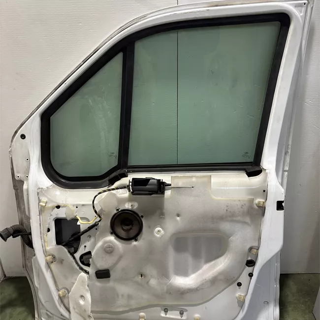 Porta anteriore destra