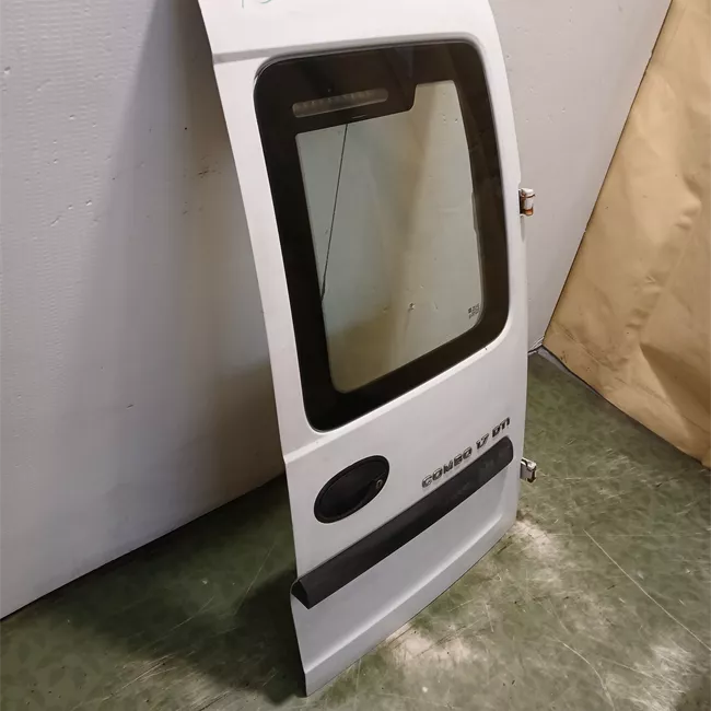 Porta carico posteriore a battente destra con fori tergicristallo posteriore