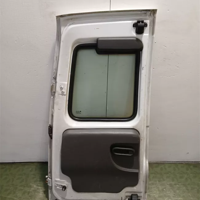 Porta carico posteriore a battente destra con fori tergicristallo posteriore