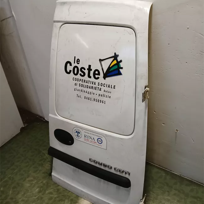 Porta carico posteriore a battente destra senza fori tergicristallo posteriore