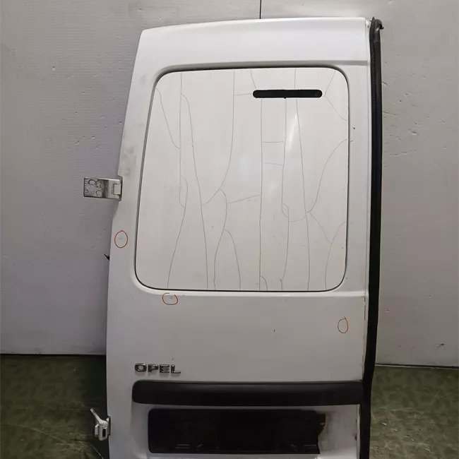 Porta carico posteriore a battente sinistra con fori tergicristallo posteriore