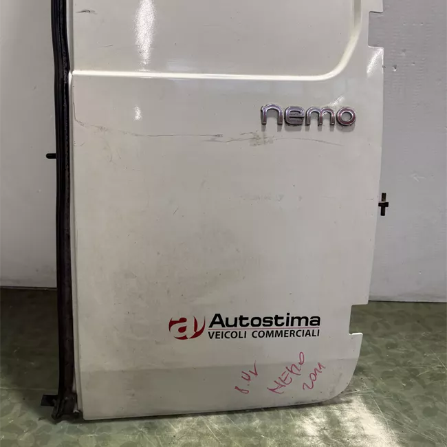 Porta carico posteriore a battente destra