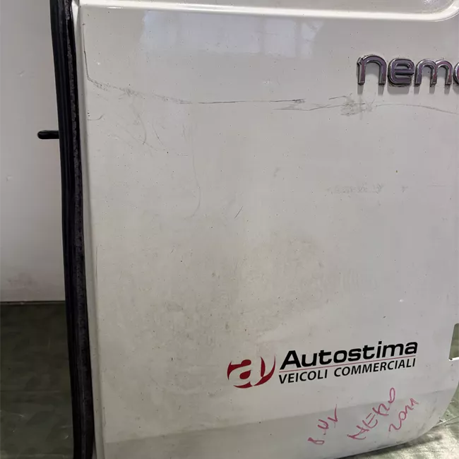 Porta carico posteriore a battente destra