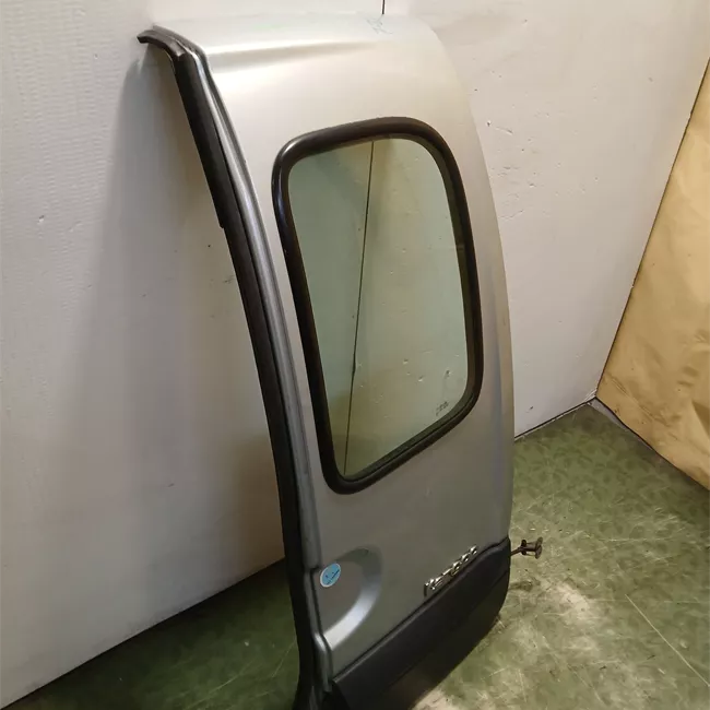 Porta carico posteriore a battente destra