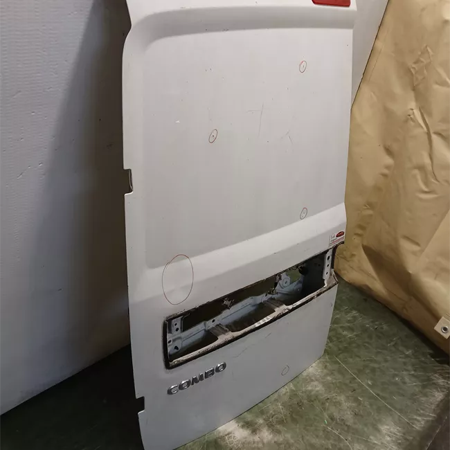 Porta carico posteriore a battente sinistra