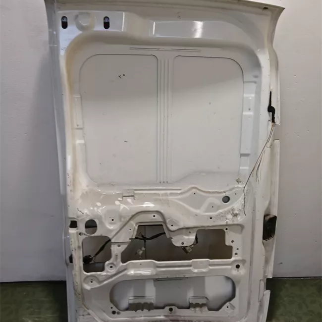 Porta carico posteriore a battente sinistra