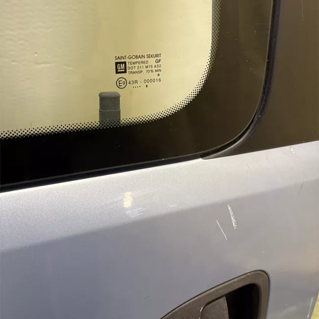 Porta posteriore destra con apertura finestrino