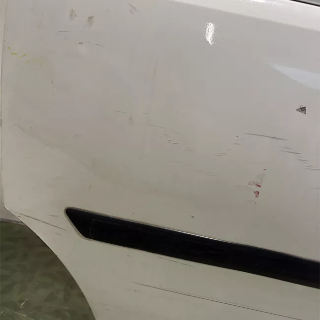 Porta posteriore destra con apertura finestrino