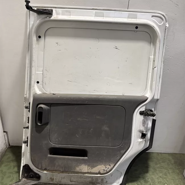 Porta posteriore destra con apertura finestrino