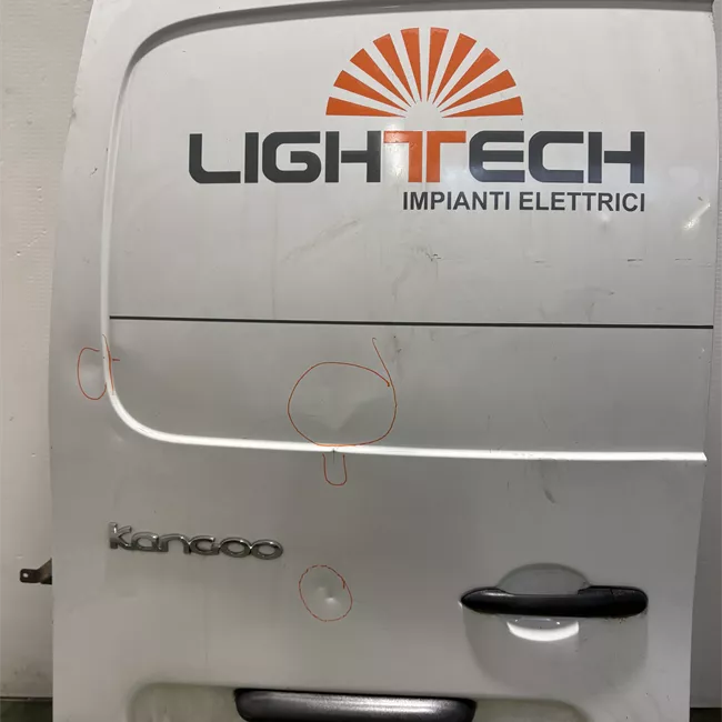 Porta carico posteriore a battente sinistra