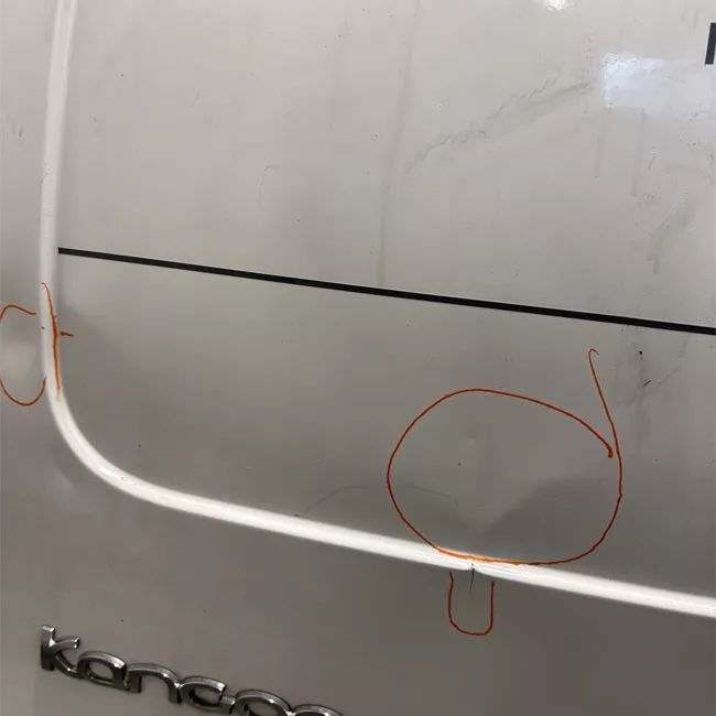 Porta carico posteriore a battente sinistra