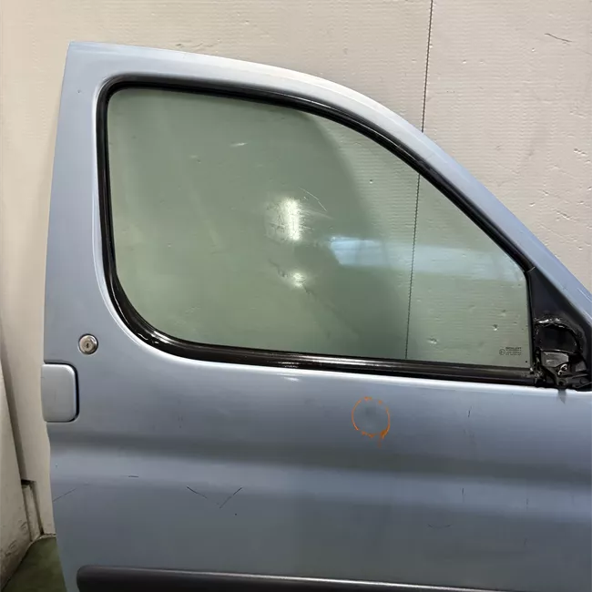 Porta anteriore destra Protezioni laterali = 75