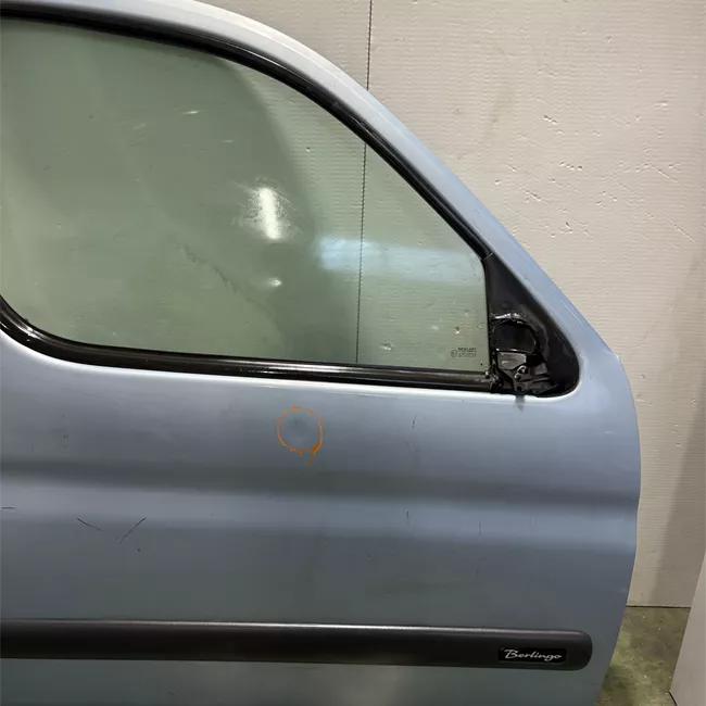 Porta anteriore destra Protezioni laterali = 75