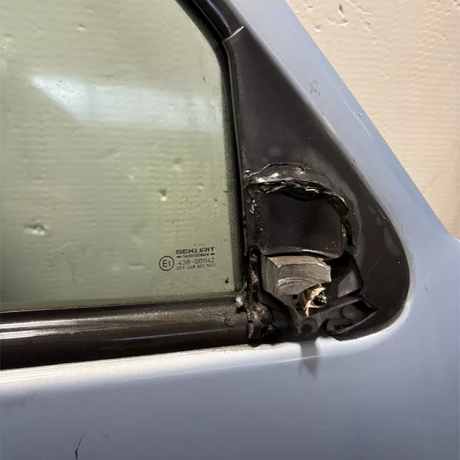 Porta anteriore destra Protezioni laterali = 75