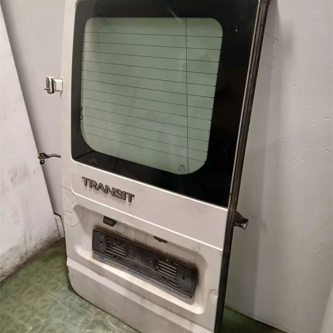 Porta carico posteriore a battente sinistra