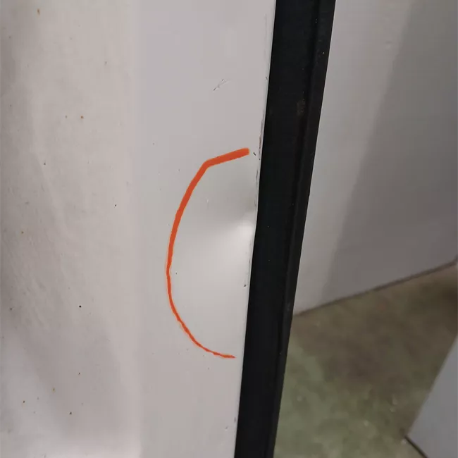 Porta carico posteriore a battente sinistra