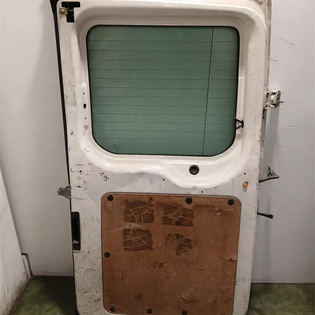 Porta carico posteriore a battente sinistra