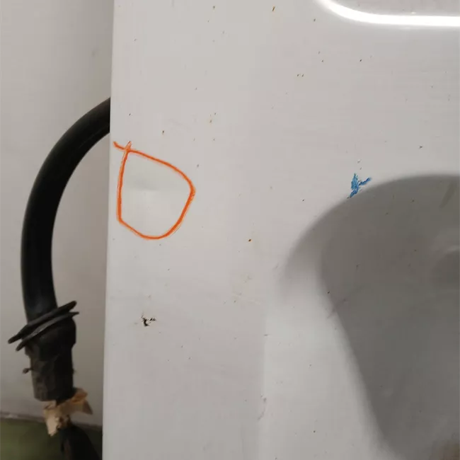 Porta carico posteriore a battente sinistra