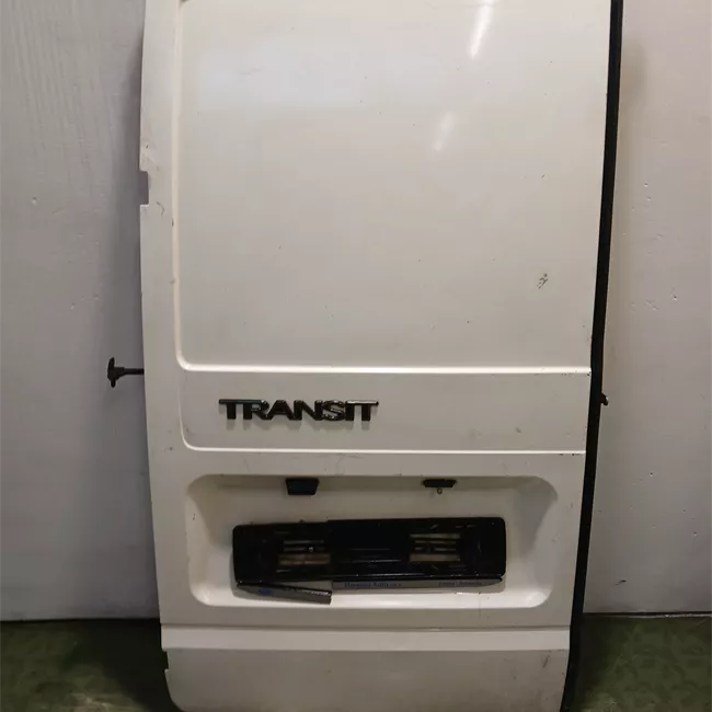 Porta carico posteriore a battente sinistra