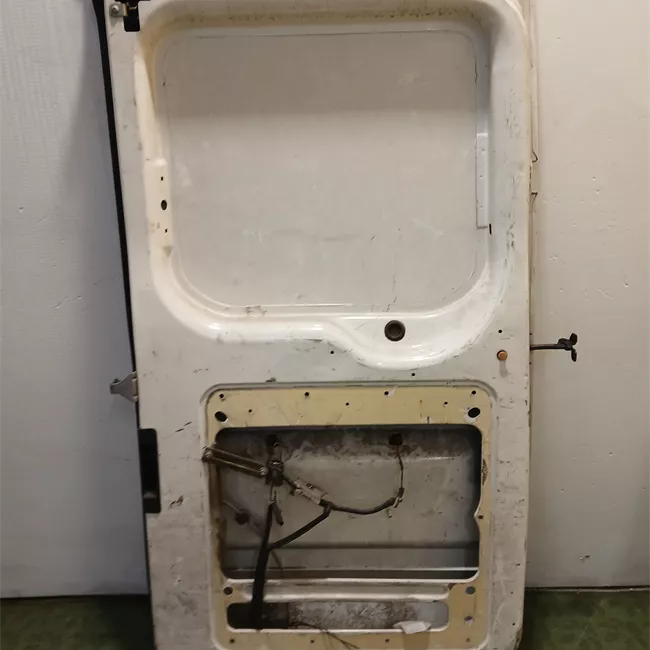 Porta carico posteriore a battente sinistra