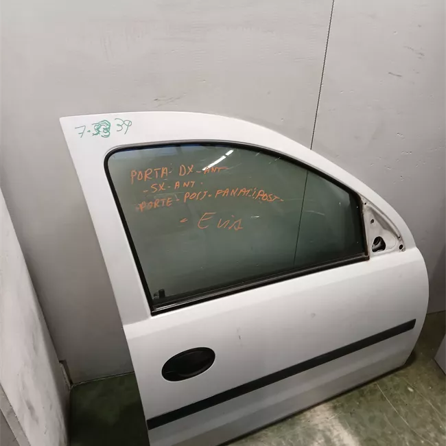 Porta anteriore destra