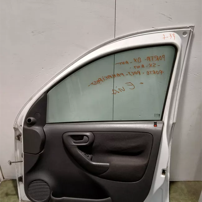 Porta anteriore destra