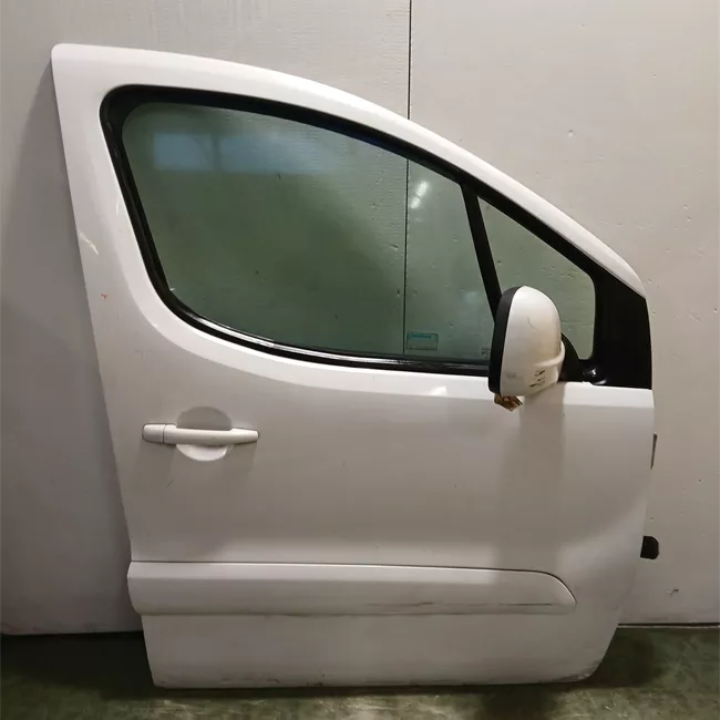 Porta anteriore destra