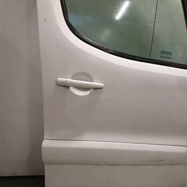 Porta anteriore destra