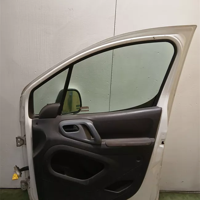 Porta anteriore destra