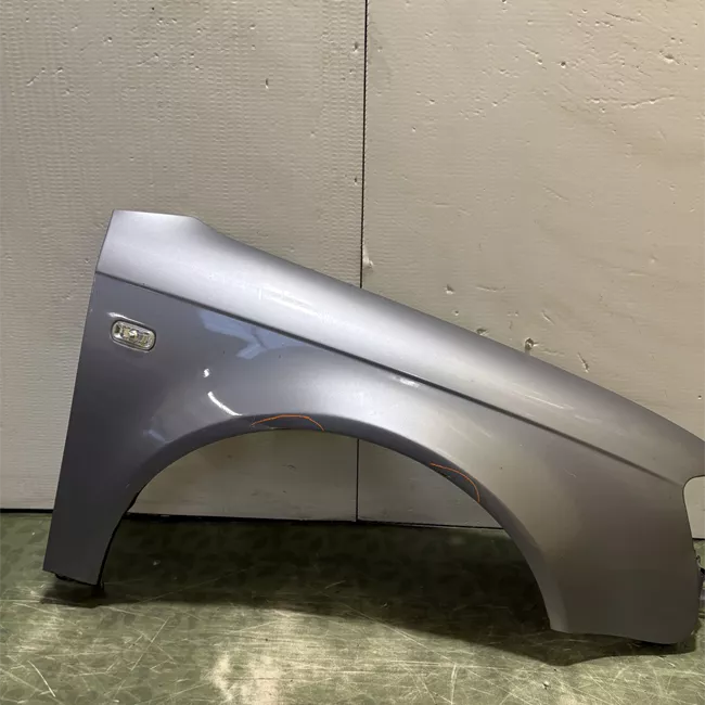 Parafango anteriore destro