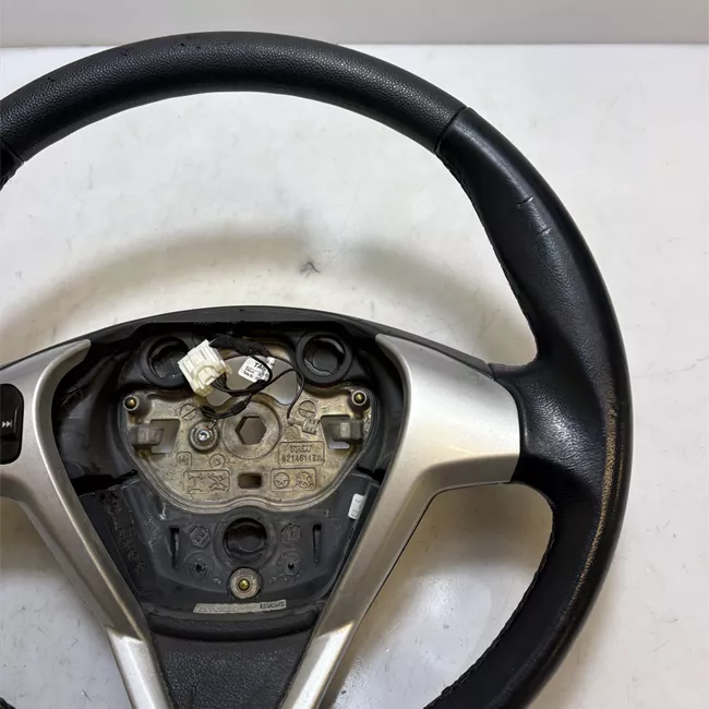 Volante con comandi radio